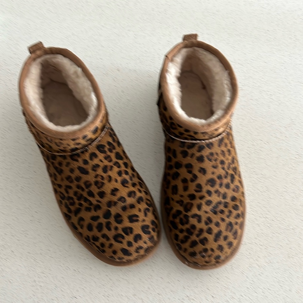 UGG mini - Leopard